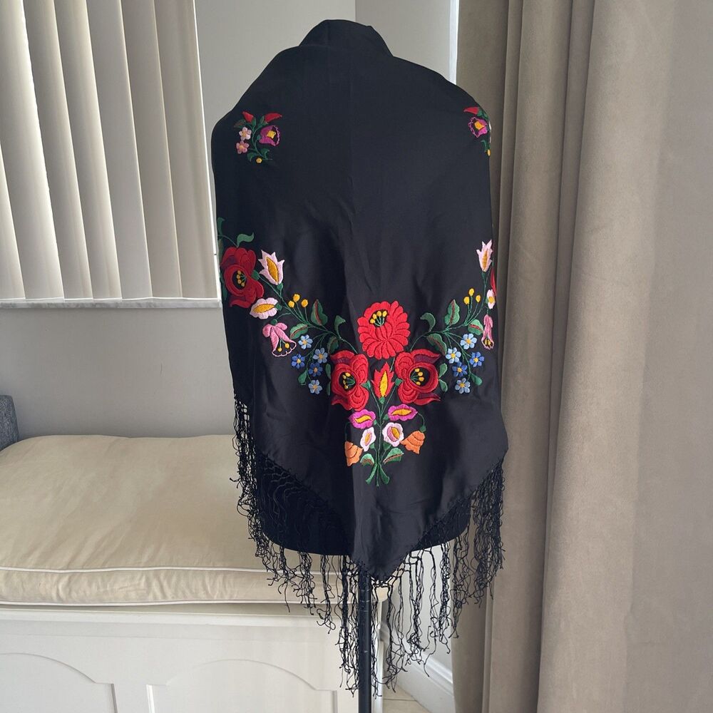 Shawl Black Floral Hand Made Embroidered Fringes New - Picture 2 of 5